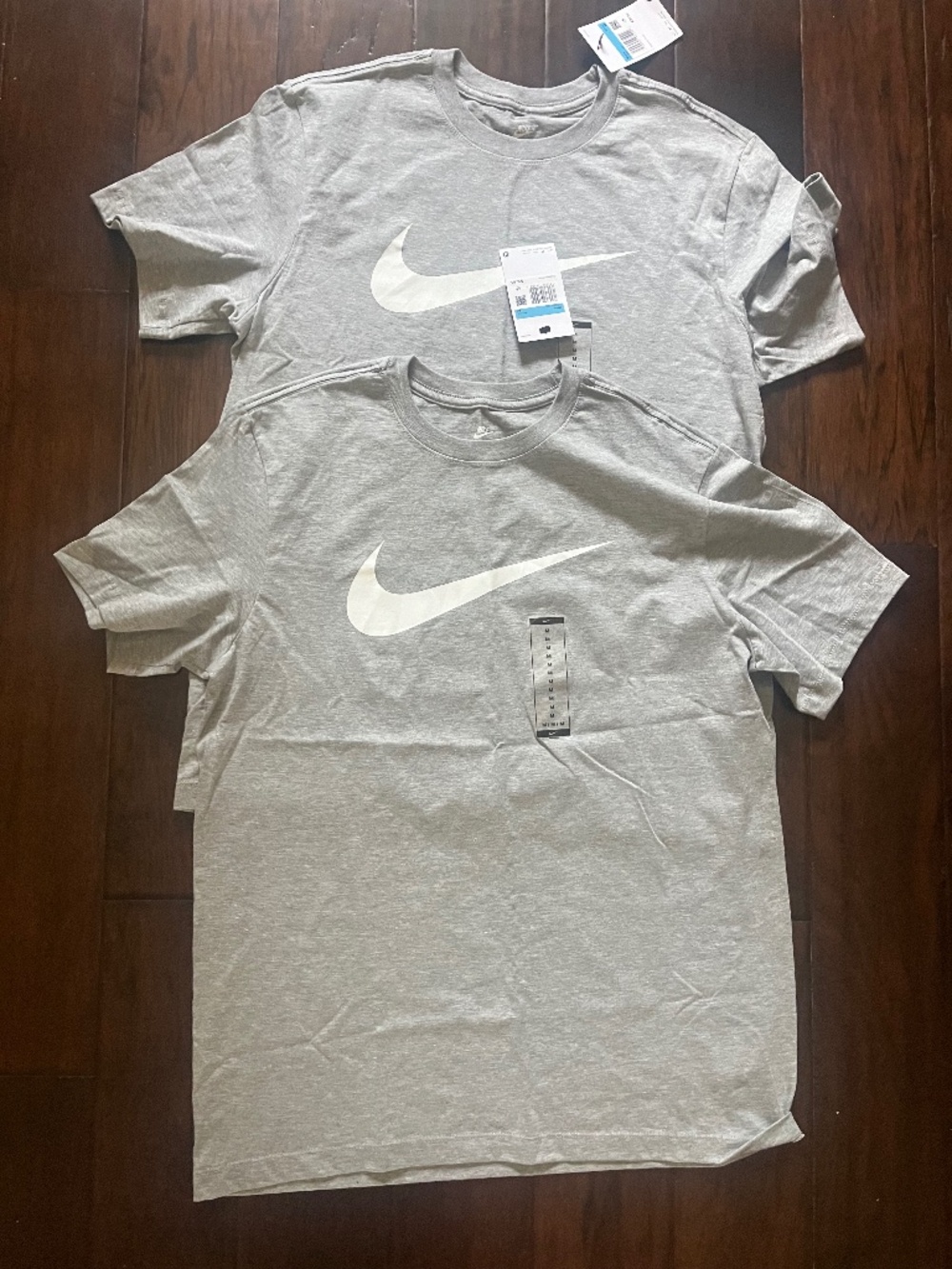 Nike swoosh sportswear crew tshirt small